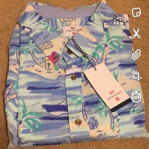 Vineyard Vines Target Island Scene